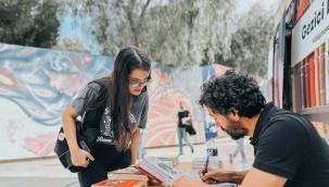 Gezici Kütüphane, Ege Üniversitesi Metro durağında