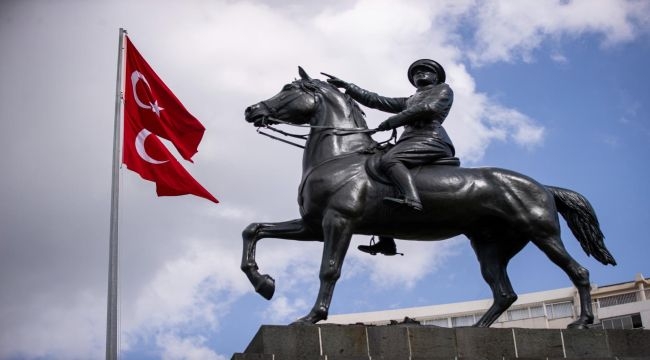 İzmir'de Cumhuriyet Bayramı kutlamaları başladı