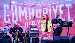 İzmir'de Cumhuriyet kutlamaları devam ediyor