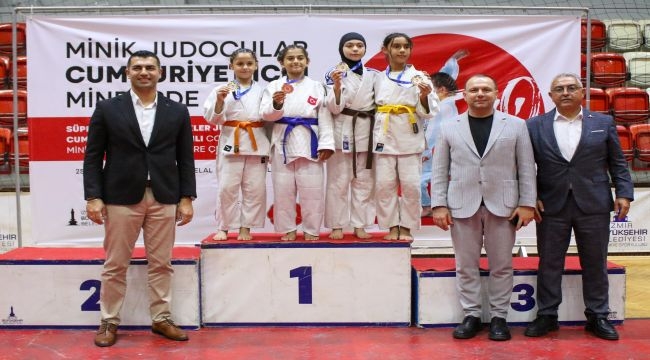 Minik sporcular Cumhuriyet için ter döktü