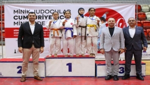 Minik sporcular Cumhuriyet için ter döktü