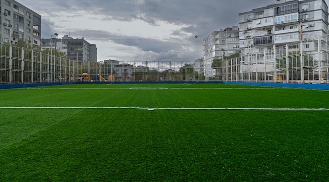 Büyükşehir'den gençlere beş yeni halı saha