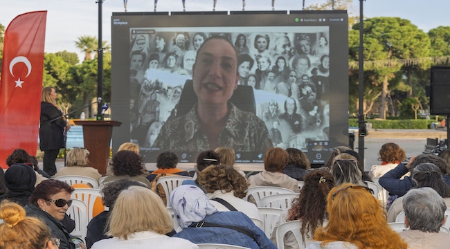 İzmir'den dünyaya, dünyadan İzmir'e: Buradayım, iyiyim