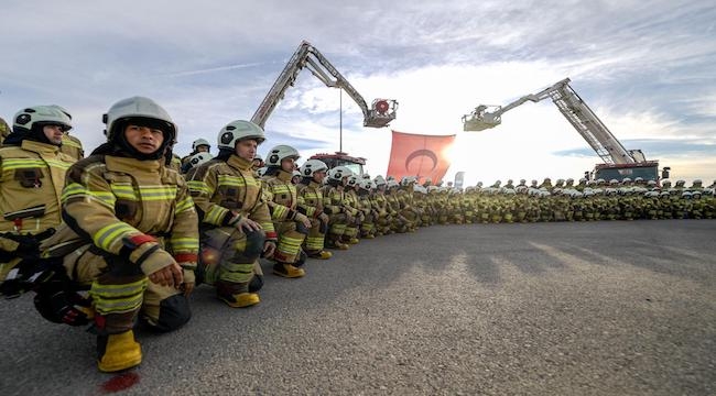 İzmir'in yeni itfaiye memurları göreve hazır