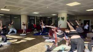 İzmirli gençler için yoga saati