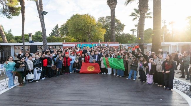 Başkan Tugay Dünya Türk Dili Ailesi Günü'nü öğrencilerle birlikte kutladı