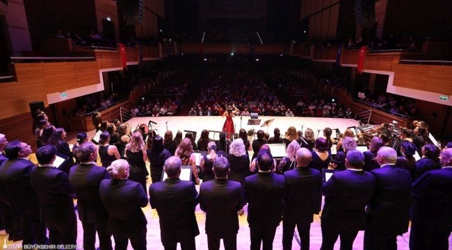 Bedia Akartürk'ten Büyükşehir korosuna yeni yıl sürprizi