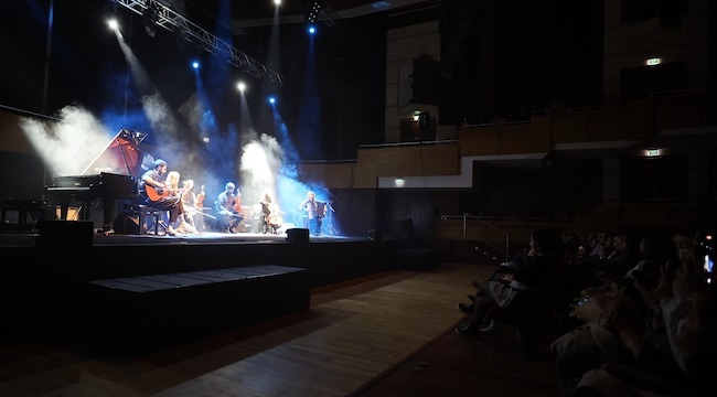 Dünyaca ünlü piyanist İzmir'de ayakta alkışlandı