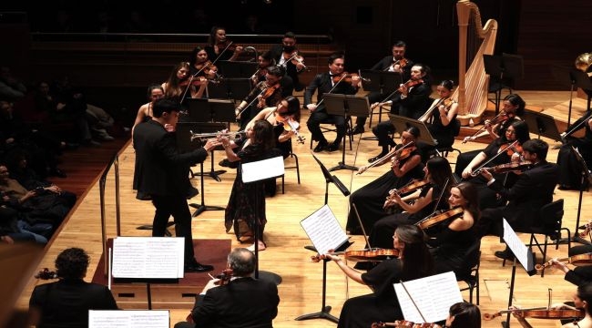 İzmir Oda Orkestrası dünyaca ünlü sanatçılarla sahne aldı