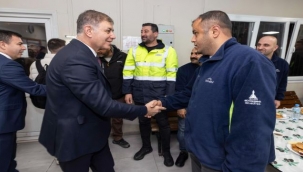 Başkan Tugay, mesaiye emekçi ile başladı