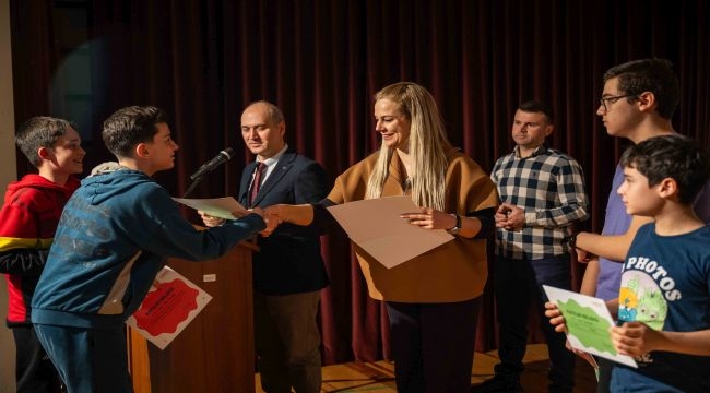 Bilimle büyüyen Bornova'da 179 genç sertifikalarını aldı