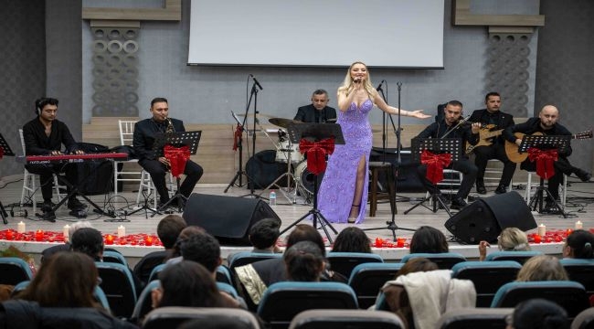 Bornova'da Aşk Şarkıları Gecesi 