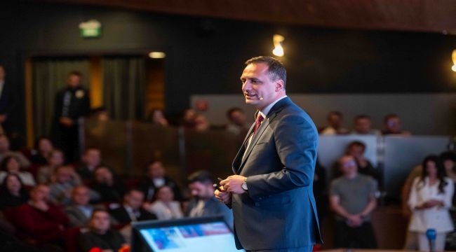 Bornova'da 2 yılın görkemli tablosu