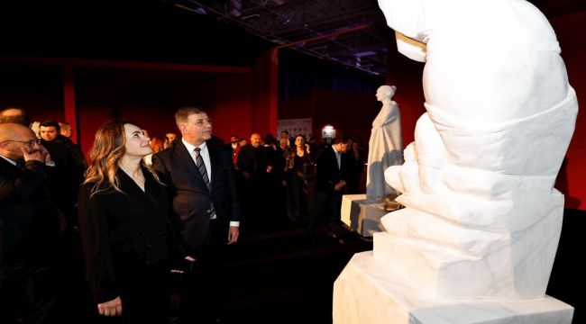 Doğal taşın kalbi İzmir'de atıyor