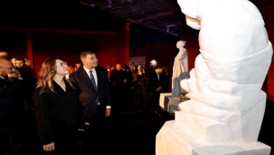 Doğal taşın kalbi İzmir'de atıyor