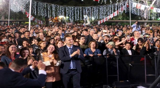 19 Mayıs gençlik sahnesi Küçükpark'ta kuruldu