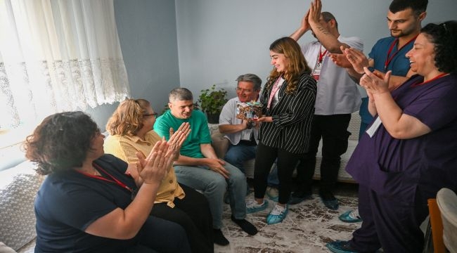 Bornova Belediyesi'nden özel bireye yürek ısıtan kutlama