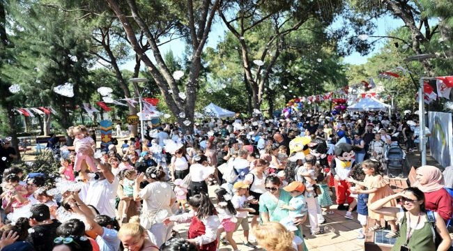 Bornova'da çocukların yaz coşkusu Büyükpark'tan taştı