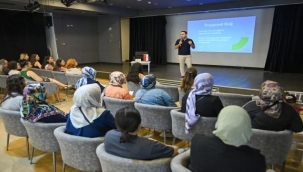 Uzman isimler Bornova'da çocuk eğitimini anlattı