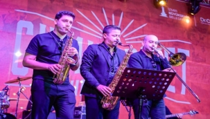 30 Ağustos coşkusu İzmir'in dört yanını saracak