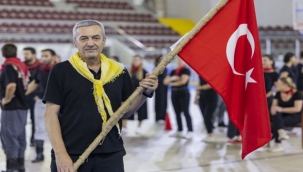 "İzmir'de zeybek bilmeyen kalmasın" çağrısı 500 kişilik topluluğa dönüştü