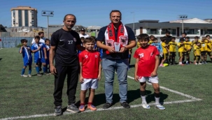 Yenilenen Doğanlar Sahası çocukların golleriyle açıldı