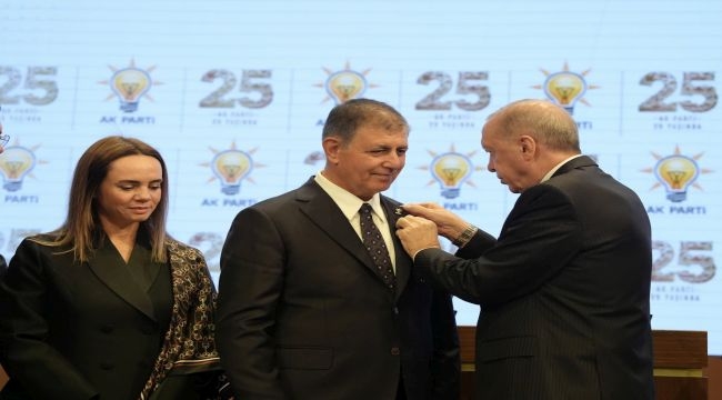 İzmir'de siyasi dengeleri değiştiren adım: Cemil Tugay AK Parti'ye katıldı