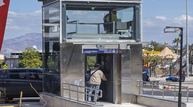 İzmir Metrosu'ndan Dokuz Eylül Hastanesi'ne kesintisiz yaya tüneli açıldı