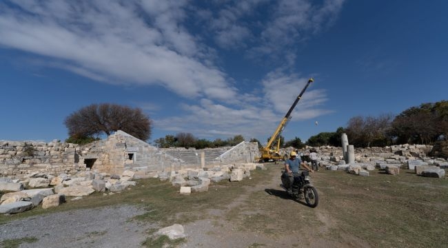 Teos'un taşları 2 bin 200 yıllık tarihi gün yüzüne çıkarıyor